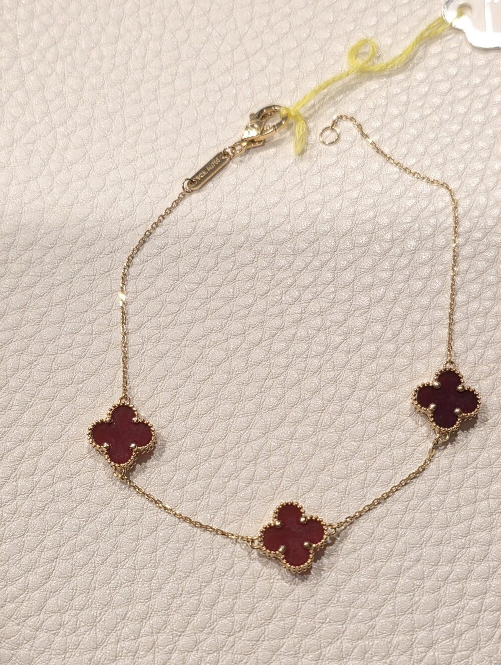 18k Red Clover Pendant Bracelet - Picture 3 of 4